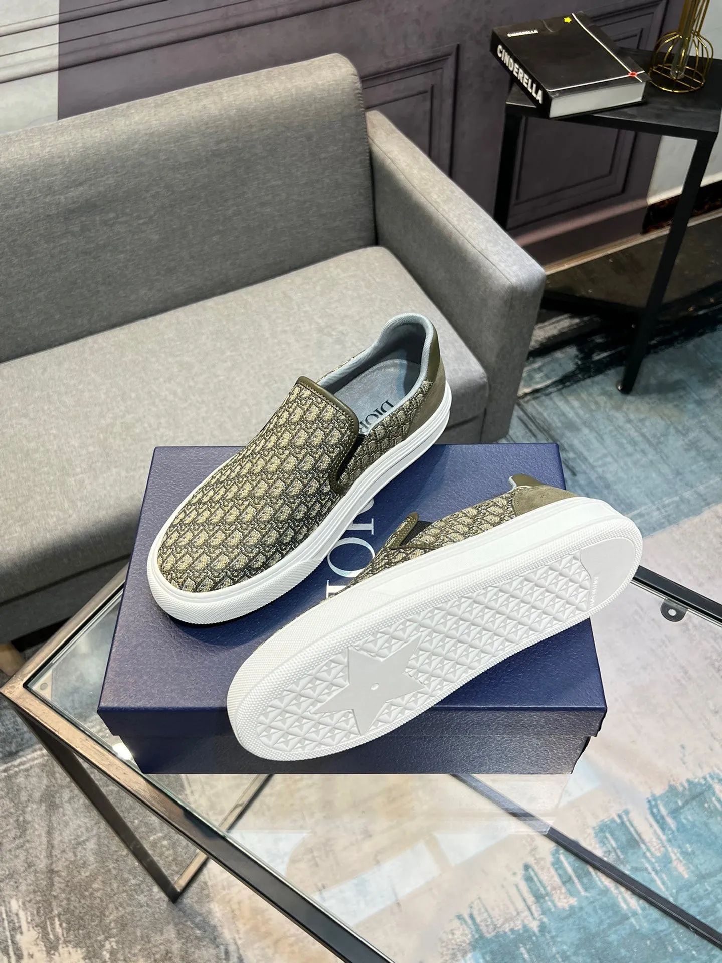 Men's shoes 💰380 The latest DiOr shipment, using imported top-grade jacquard fabric with cowhide design 👍 Breathable mesh lining, comfortable to wear, lightweight, original last mold, official website 1:1, private mold outsole, non-slip, color, multiple colors available, code number 38 to 44 (45 can be ordered)